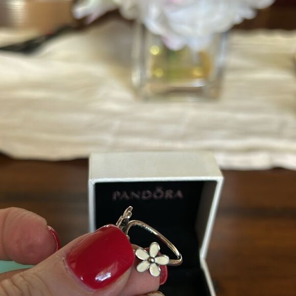 Pandora 3 daisy’s Ring size is 5.5  with original box - Picture 9 of 12